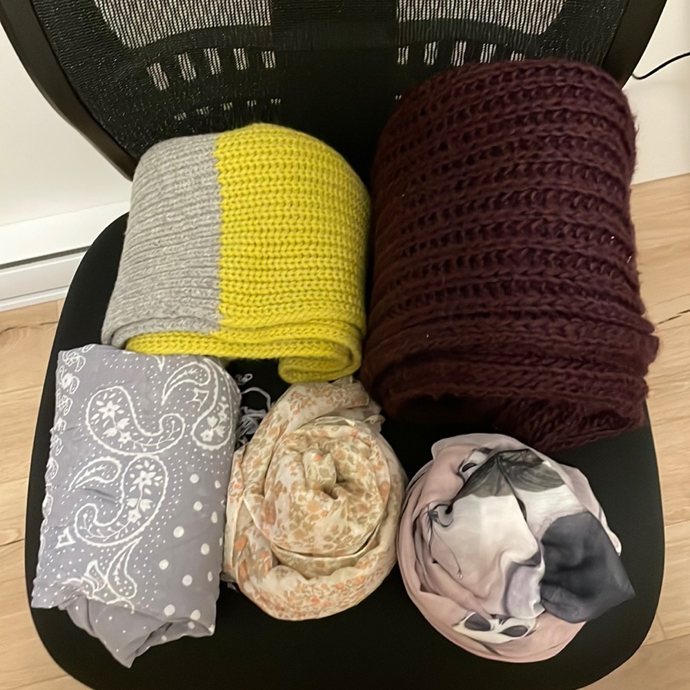 5 scarfs for $30! H&M, Gap, Urban Outfitters, American Eagle